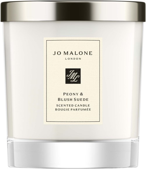 Valkoinen kynttilä, jossa kultainen kansi, ja merkki Jo Malone London Peony & Blush Suede tuoksukynttilä, kirkkaassa lasikuvussa.