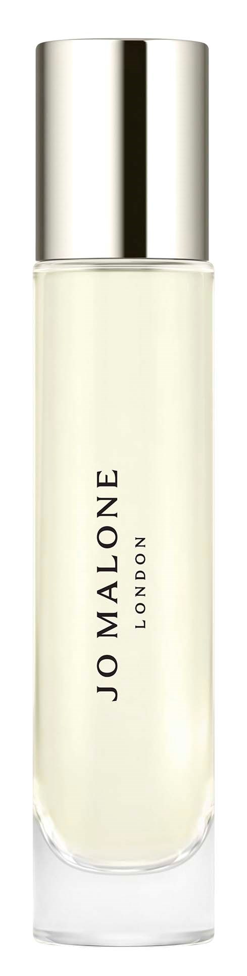En lang, klar flaske med sølvhette merket Jo Malone London, sannsynligvis en parfyme eller hudpleieprodukt.