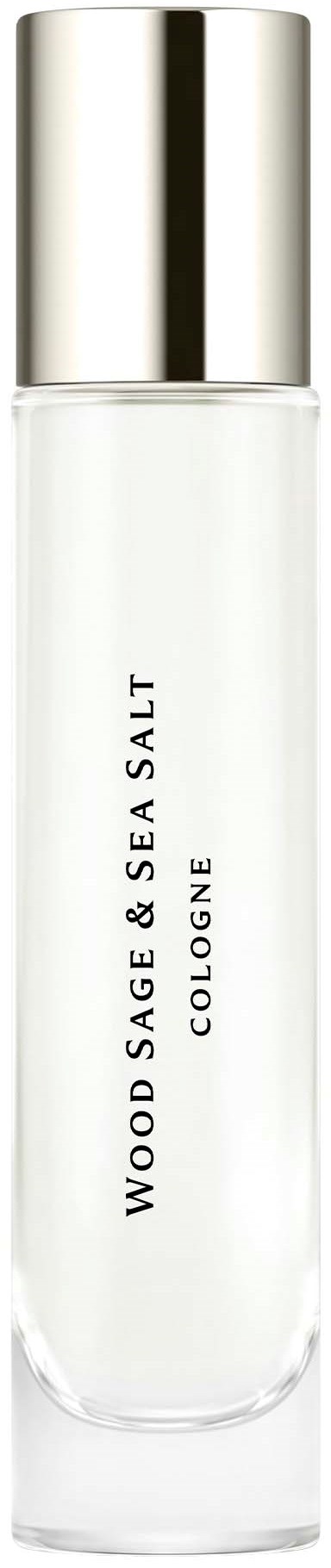 Puhdas tuoksupullo, jossa hopeanvärinen korkki ja teksti 'Wood Sage & Sea Salt Cologne'.