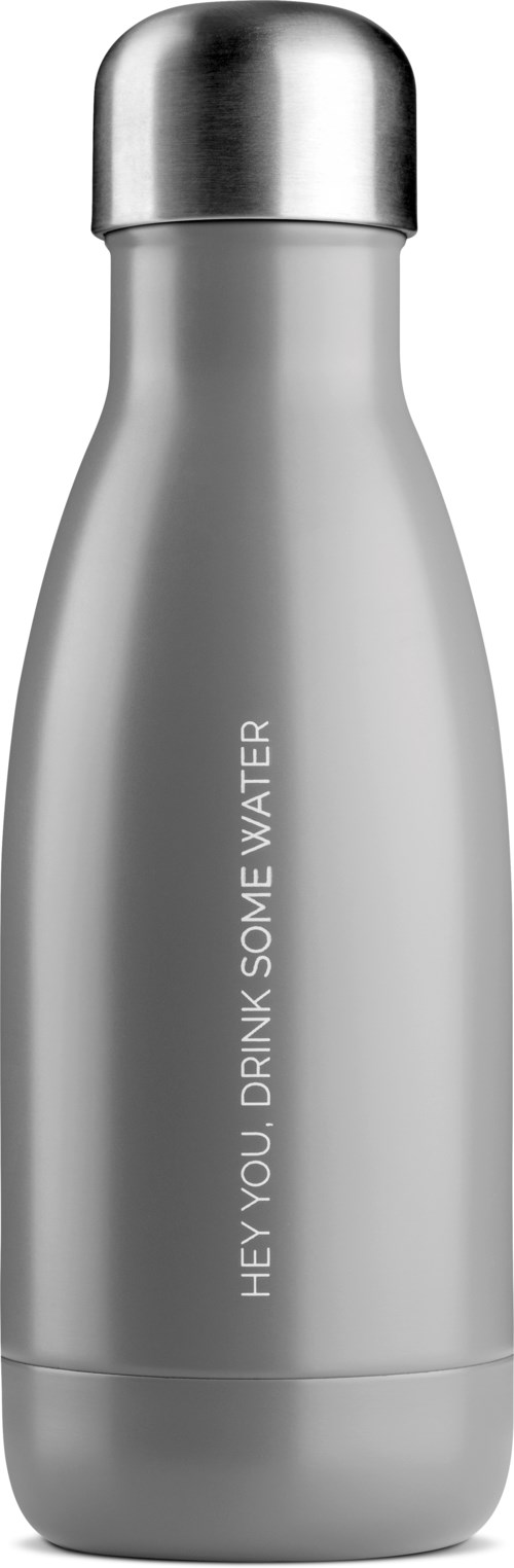Eine silberne Wasserflasche mit den Worten 'HEY YOU. DRINK SOME WATER' geschrieben.