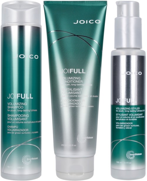 Drei Haarpflegeprodukte: Shampoo, Conditioner und Styling-Spray in grünen und weißen Flaschen. Sie tragen die Marke Joico.