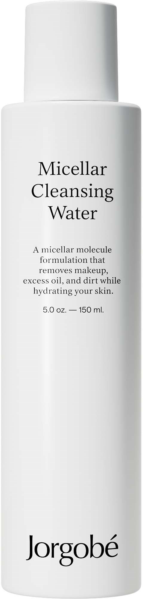Een witte fles met de tekst 'Micellar Cleansing Water' in zwarte letters, lang en slank, merknaam Jorgobé onderaan.