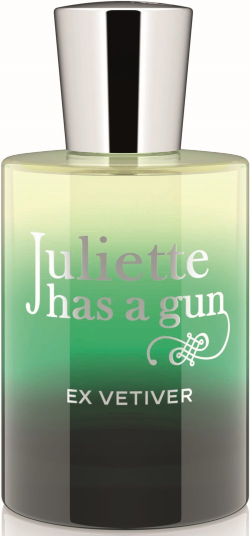 Ein Parfümflasche mit Farbverlauf, silberner Kappe und verspieltem Text "Juliette has a gun" und "EX VETIVER."