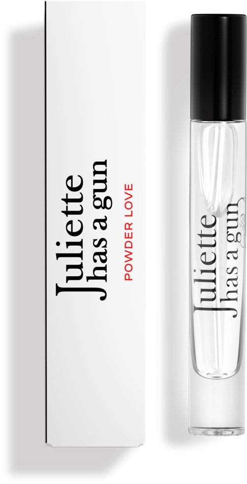 Lippen Gloss in durchsichtigem Röhrchen, schwarzer Deckel, mit Verpackung, die sagt 'Juliette has a gun, Powder Love' und 'lip gloss' in Rot.