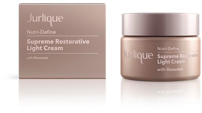 Ein Tiegel Jurlique Nutri-Define Supreme Restorative Light Cream und seine Box. Der Tiegel ist beige und rund.