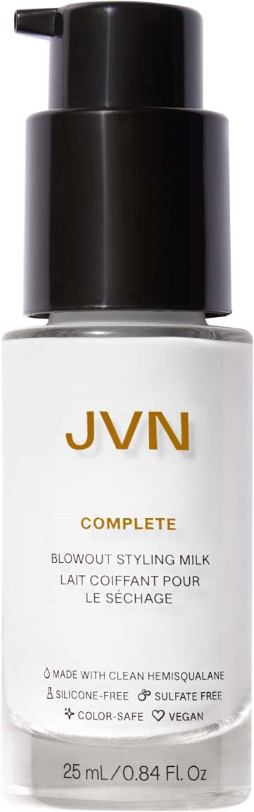 Eine weiße Flasche mit schwarzem Pumphals, etiketti JVN COMPLETE, Haarglanzmilch, vegan und sulfatfrei.