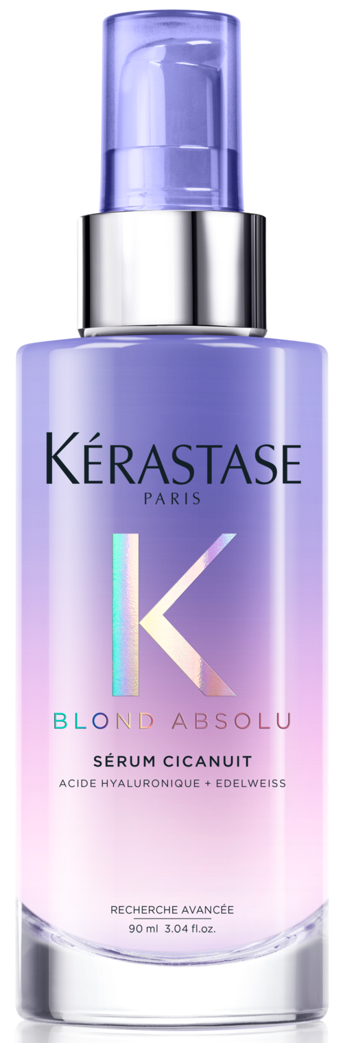 Een paarse fles Kerastase haarserum met pomp en zilveren bovenkant, gemarkeerd voor blond haarverzorging.