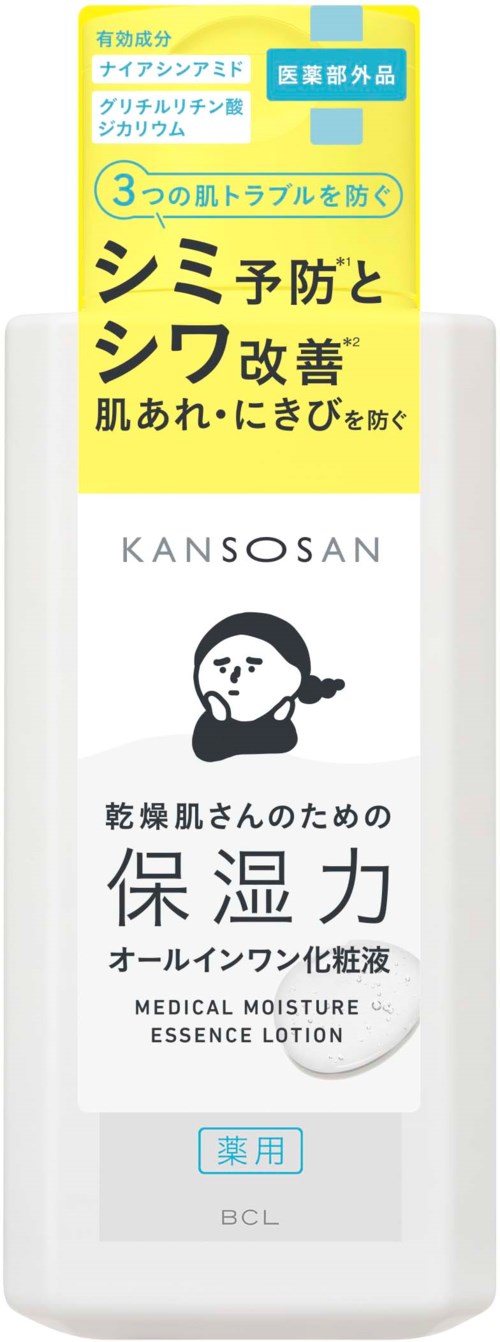 Een witte fles met Japanse tekst, een klein zwart karakter en blauwe accenten bovenaan. Beschrijft huidverzorging of lotion.