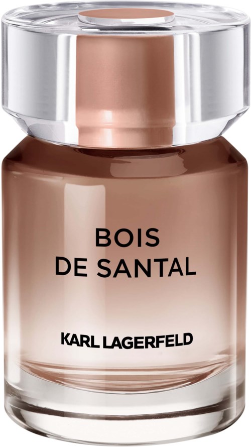 Ein Parfümflakon mit der Aufschrift 'Bois De Santal' von Karl Lagerfeld, mit Farbverlauf von Beige zu Braun und einem klaren Deckel.