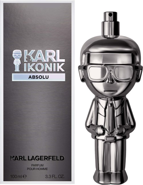 Eine silberne cartoon-Figur mit Sonnenbrille und Sprühflaschenkopf, steht mit Händen in den Taschen neben einer Parfümbox.