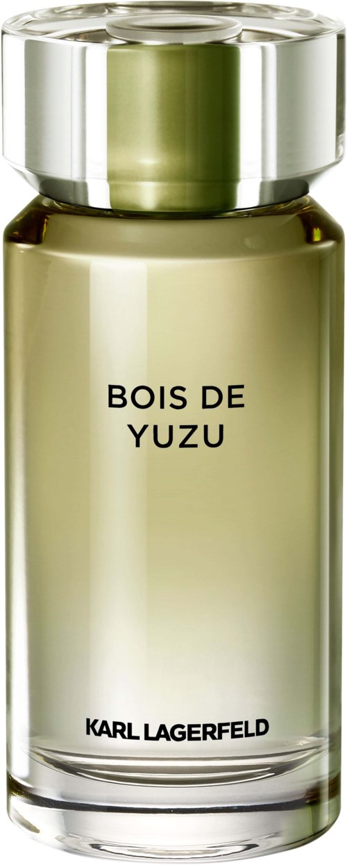 Ein Parfümflasche mit Bezeichnung 'Bois de Yuzu' von Karl Lagerfeld, einfaches Design und grünlich-gelbe Flüssigkeit innen.