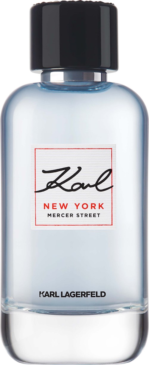 Eine klare Flasche mit schwarzem Deckel und Label 'Karl New York Mercer Street,' enthält Parfüm.