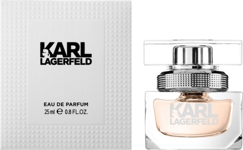 Ein Parfümflasche und eine Schachtel mit dem Namen Karl Lagerfeld, elegantes Design, und hellrosa Flüssigkeit.