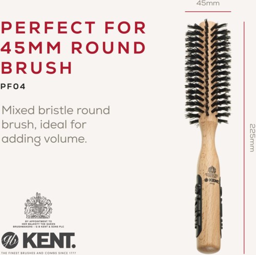 En blandborstig rund borste med trähandtag, designad för att ge volym till håret, med en bredd på 45 mm och längd på 225 mm.