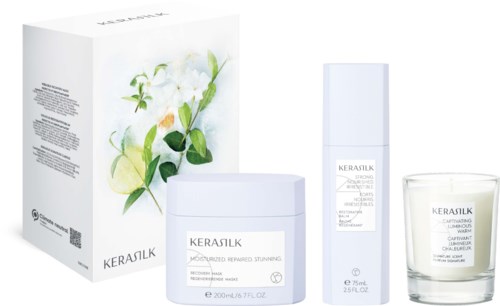 Hudvårdsprodukter inklusive en ansiktskräm, serum och ett doftljus med blommig förpackningsdesign.