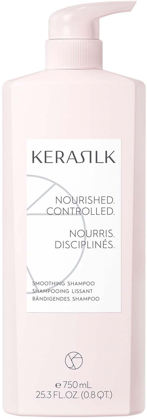Eine lange weiße Flasche mit Pumpkopf, beschriftet mit "KERASILK Smoothing Shampoo" in schwarzem Text.
