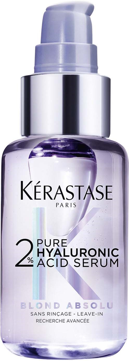Een helder flesje met paarse vloeistof, met label Kérastase, bevat hyaluronzuurserum voor haarverzorging.