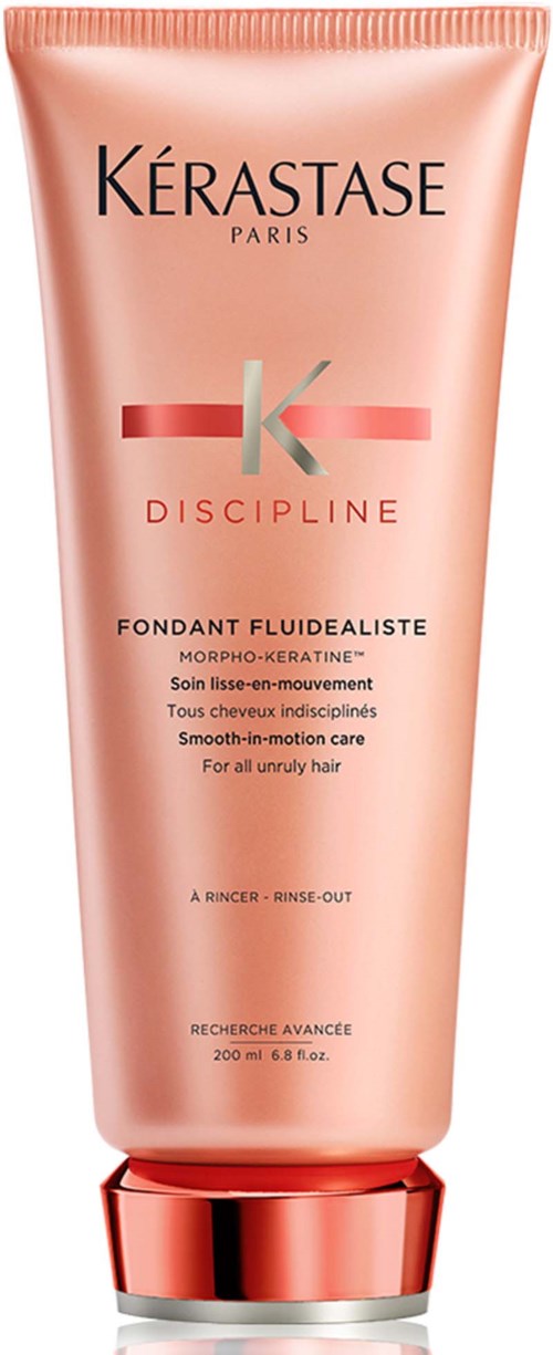 Een roze tube Kérastase Discipline haarproduct met tekst over glans en haarverzorging.