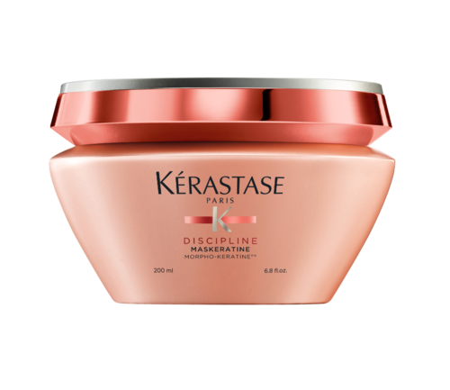 En burk med Kérastase Discipline Maskeratine hårinpackning med rosa lock och etikett.