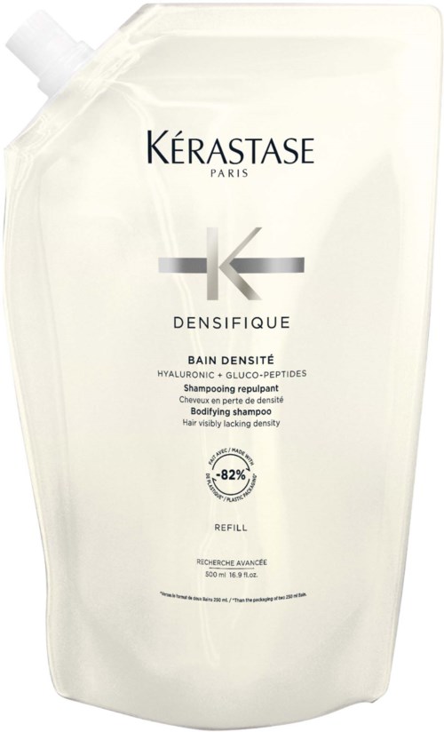 Een navulshampoo fles met witte verpakking, zwarte en grijze tekst, en een klein grijs logo in het midden.