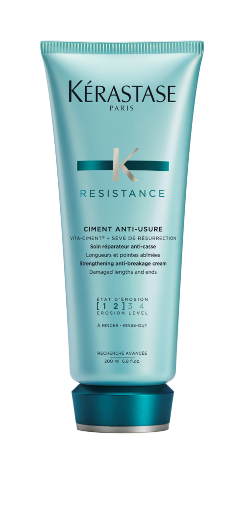 Blauwe tube Kerastase Resistance anti-breukcrème voor beschadigde haarpunten.