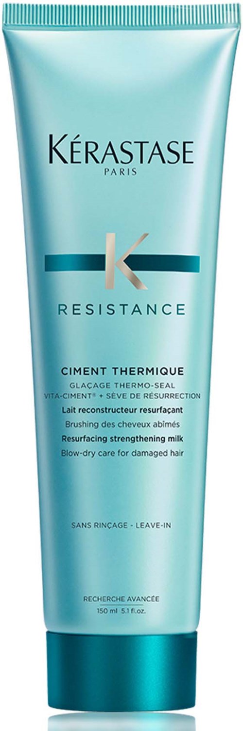 Een blauwe tube met Kérastase Resistance haarmasker met tekst over het doel en de grootte.