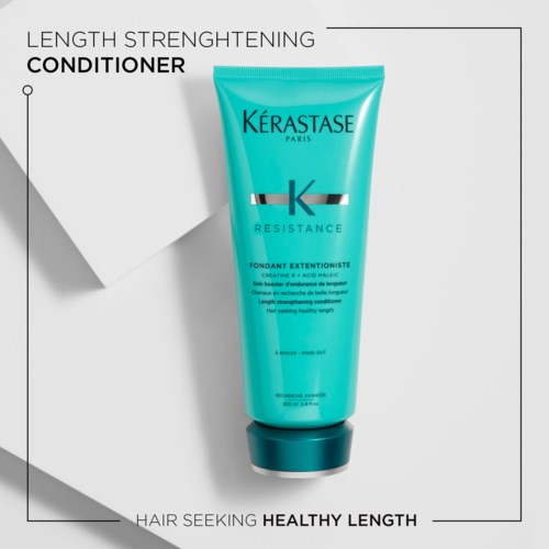 Een turquoise tube van Kérastase Resistance haarconditioner op een witte achtergrond, met tekst over de voordelen.