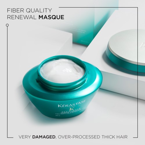 Huidverzorgingsproduct in een pot met 'Kerastase', witte crème, zwarte tekst, teal container. Naast een doos.
