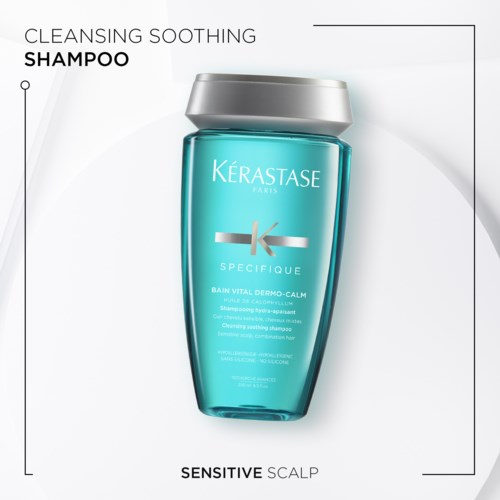 Kérastase-shampoo voor een gevoelige hoofdhuid, reinigt en kalmeert, in een blauwe fles met zilveren dop.