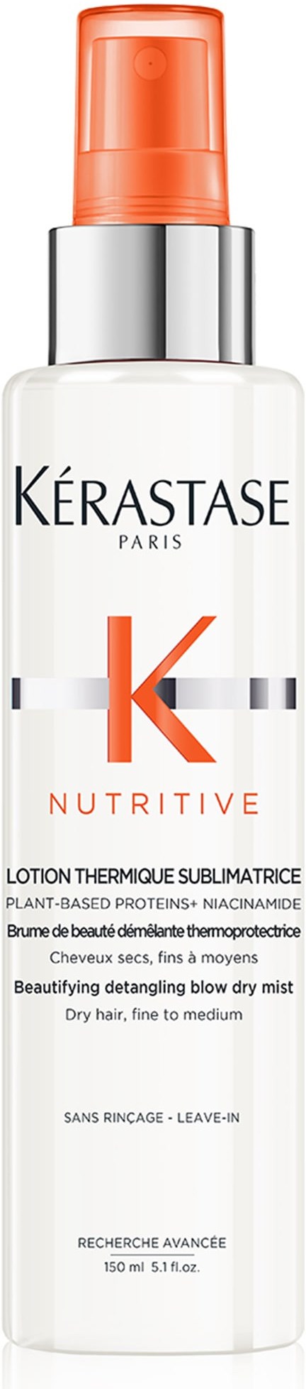 Een witte fles met een oranje spraydop, met label 'Kérastase Paris,' bevat een verzorgende kam-spray voor haar.