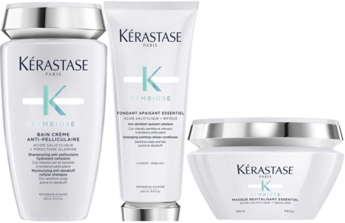 Drei Kérastase-Haarpflegeprodukte in weißen Behältern mit silbernen Deckeln, für Kopfhaut, Behandlung und Maske.