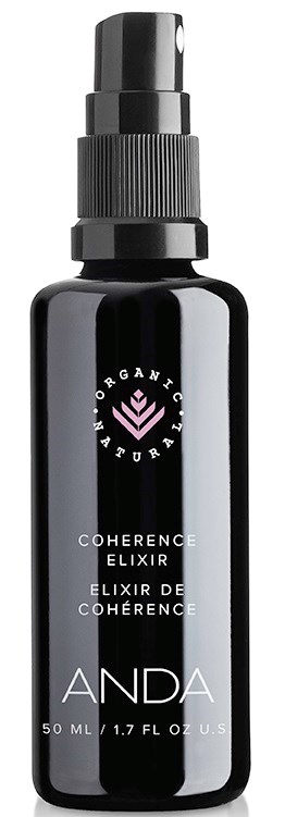 Mustavalkoinen suihkepullo, jossa lukee COHERENCE ELIXIR, sisältää 50 ml tuotetta, yläosassa suihkusuutin.