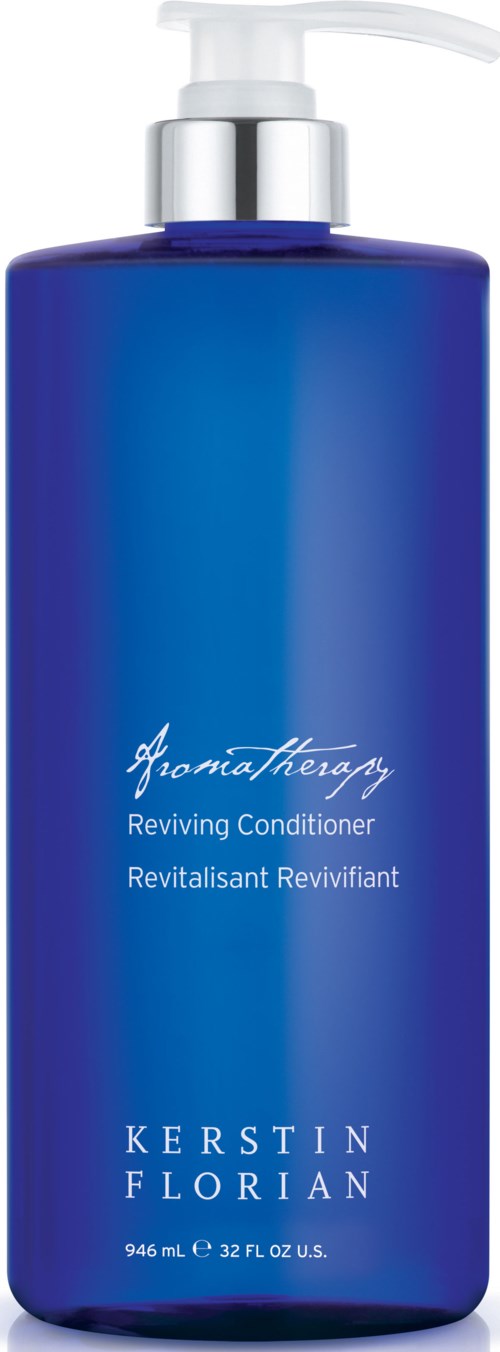 En lång blå flaska med pump innehåller Kerstin Florian Reviving Conditioner.