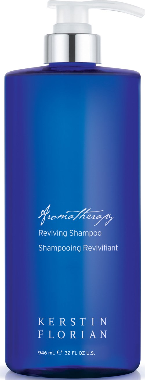En lång, blå schampoflaska med en vit pump, märkt 'Reviving Shampoo' av Kerstin Florian.