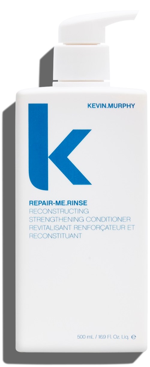 Eine weiße Flasche mit Pumpe, gekennzeichnet Kevin Murphy, für Haarreparatur und Stärkung, 500 ml.