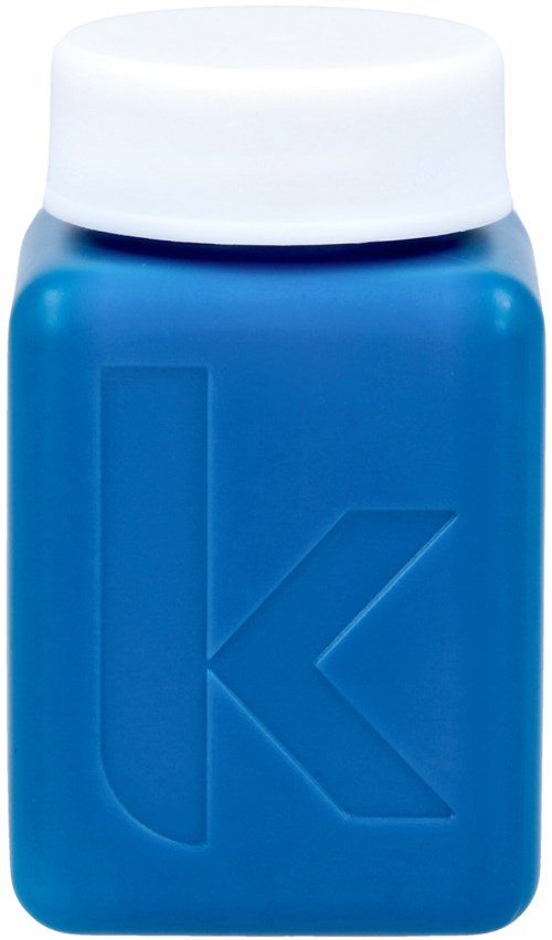 Eine blaue Flasche mit weißem Deckel, auf der ein großes "K" geprägt ist.