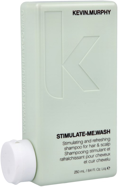 Eine weiße Flasche mit einem großen erhabenen 'K' und den Worten 'Kevin.Murphy' und 'Stimulate-Me.Wash'.