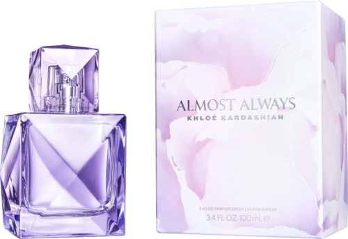 en lila parfymflaska bredvid en ljus rosa floralask med texten Almost Always och Chloe Kardashian.