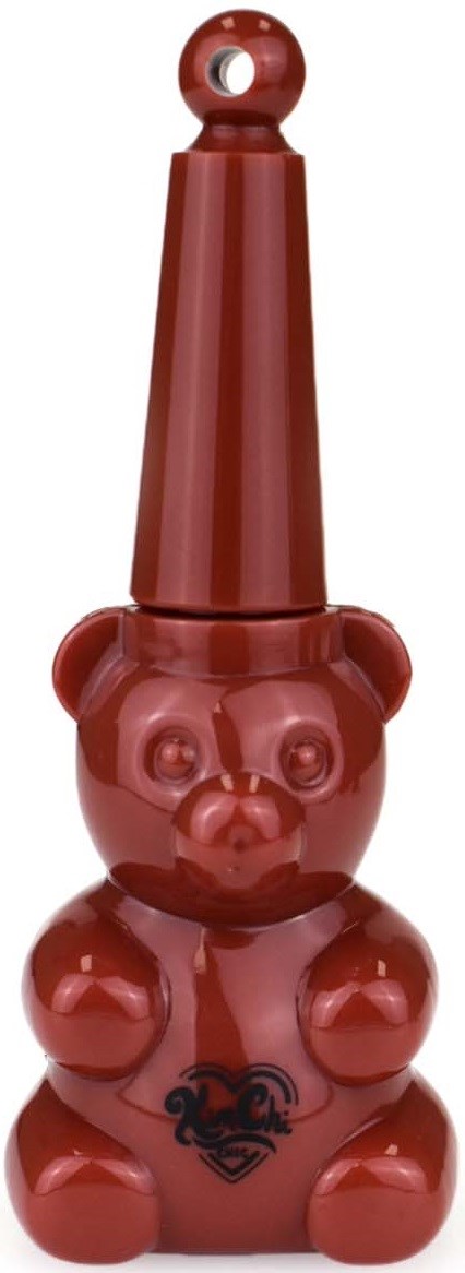 En rød teddy bear-formet gjenstand med en lang, spiss topp og en svart logo på brystet.