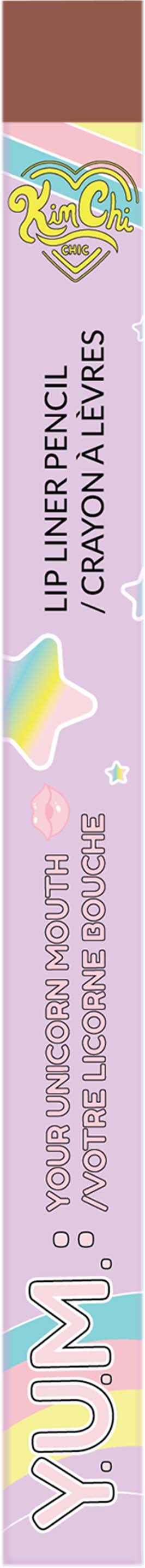 Ein pastellfarbener Lippenstift mit der Aufschrift 'Y.U.M.' und 'Lip Pencil'. Der Hintergrund ist hellrosa mit dekorativen Sternen.