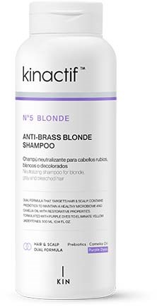 Een witte shampoefles met 'kinactif' voor blond haar, met paarse en zwarte tekst en dop.