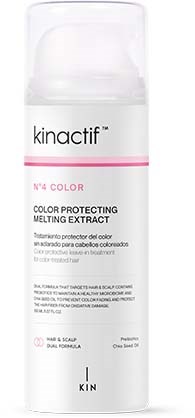 Een witte fles met label 'kinactif N4 COLOR' voor bescherming en smelten van gekleurd haar.