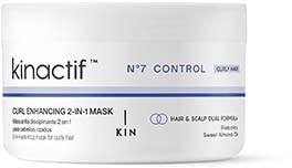 Een witte pot met blauwe tekst die "Kinactif" aangeeft, een haarverzorgingsproduct voor de controle van de hoofdhuid en haarversterking.