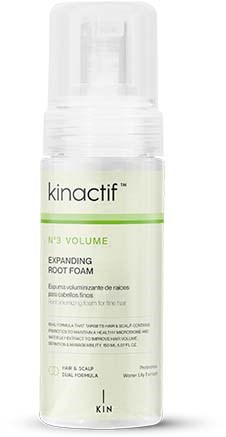 Doorzichtige fles met groen-witte label, tekst over volume root foam.