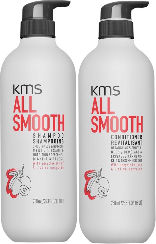 Twee witte flessen, één shampoo en één conditioner, met zwarte pompjes en rode en zwarte etiketten.