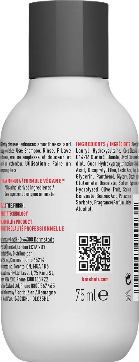Een witte fles met zwarte dop, toont ingrediënten en barcode. Waarschijnlijk shampoo of schoonheidsproduct.