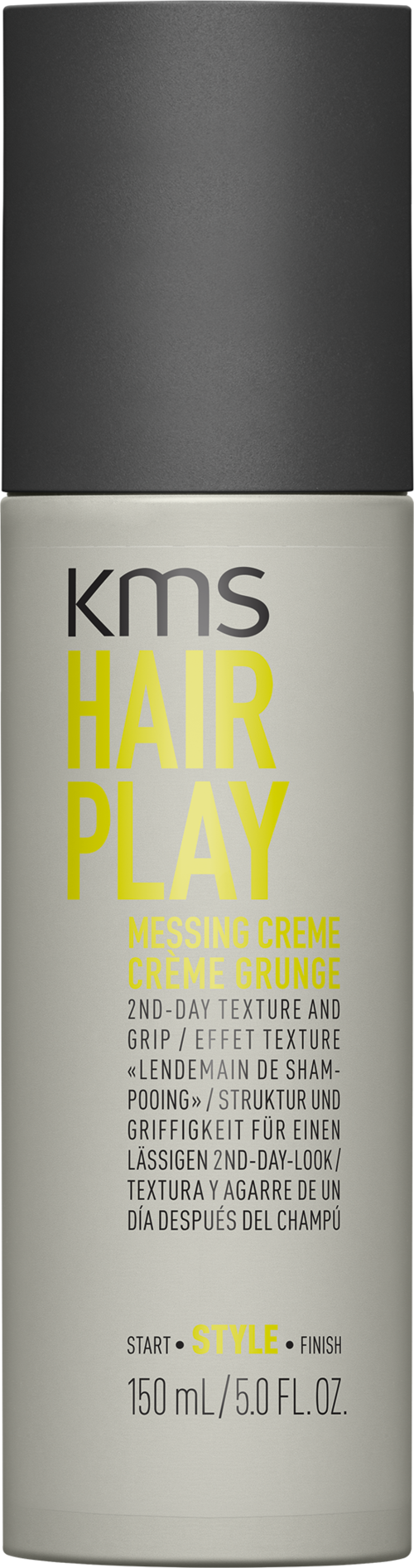 Eine graue Flasche mit 'KMS Hair Play' für das Haarstyling, mit gelbem und schwarzem Text.