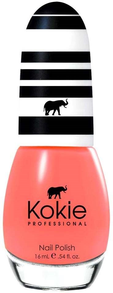 Schwarzes und weißes gestreiftes Cap mit einem kleinen Nashorn-Logo auf einer korallenfarbenen Nagellackflasche mit der Aufschrift 'Kokie Professional'.