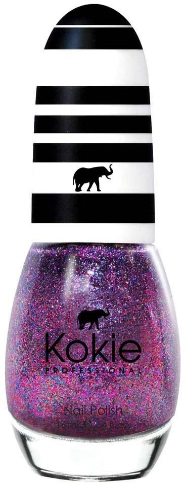 Ein Nagellackflasche mit schwarz-weiß gestreiftem Deckel und lilanem glitzerndem Inhalt.