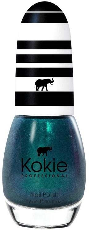 Ein Nagellackflasche mit schwarzen und weißen Streifen auf dem Deckel, einem kleinen Elefantenlogo und türkisfarbenem Lack.
